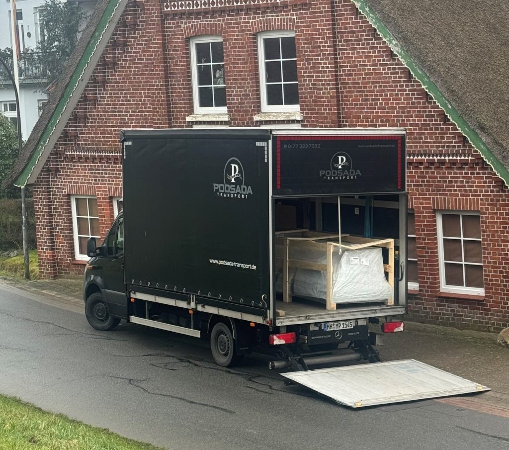 Załadunek i zabezpieczenie towaru w naczepie plandekowej przed transportem drogowym